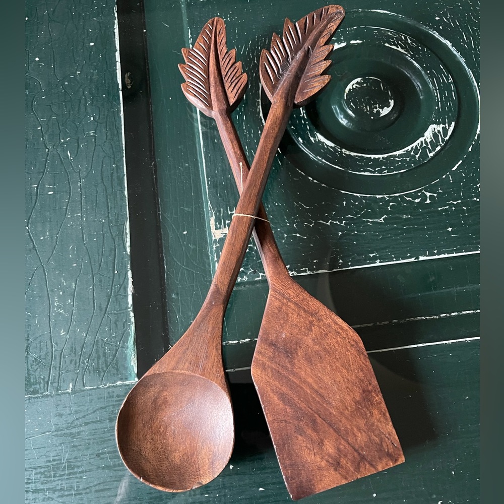 C&B Carved Feather Serving Set